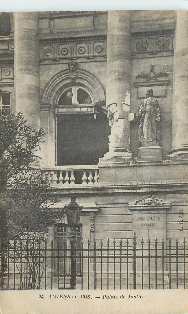 Amiens em 1918 — Palácio de Justiça - Frente