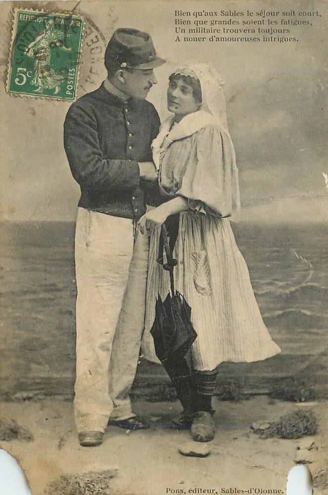 Soldado e mulher à beira do mar — Sables-d'Olonne — editor Pons - Frente