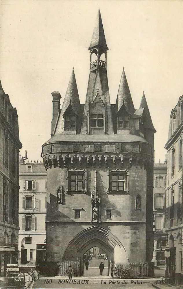 Bordeaux — A Porta do Palácio — LE - Frente