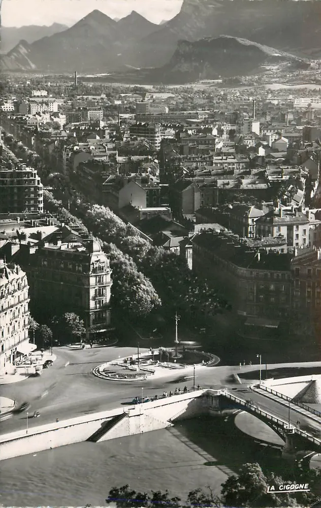 Grenoble — vista geral da praça da Bastilha e do rio — La Cigogne, edição n° 38.998.41 - Frente