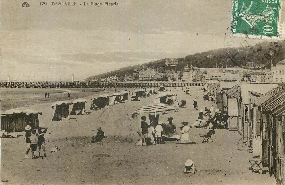 Deauville - A Praia Florida — editor C.A. 94e dos Arts Photomécaniques, Strasbourg, n° de série 129 - Frente
