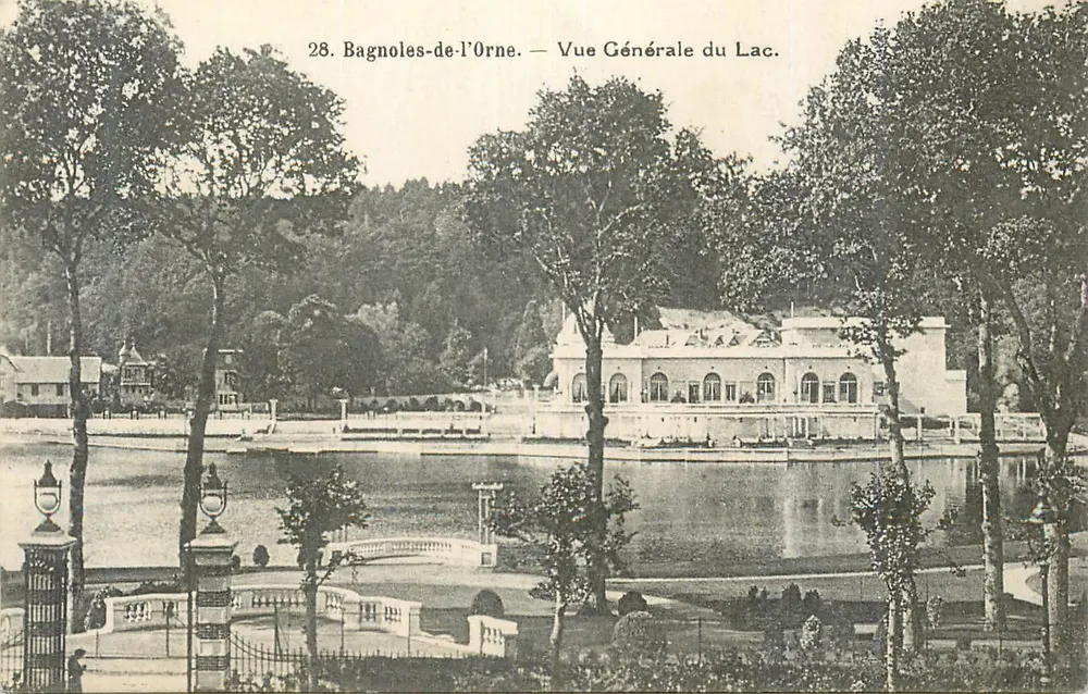 Bagnoles-de-l'Orne — Vue Générale du Lac — éditeur A. Dupuy, n°28 - Recto