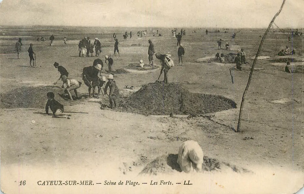 CAYEUX-SUR-MER — Scène de Plage — Les Forts — LL. - Recto