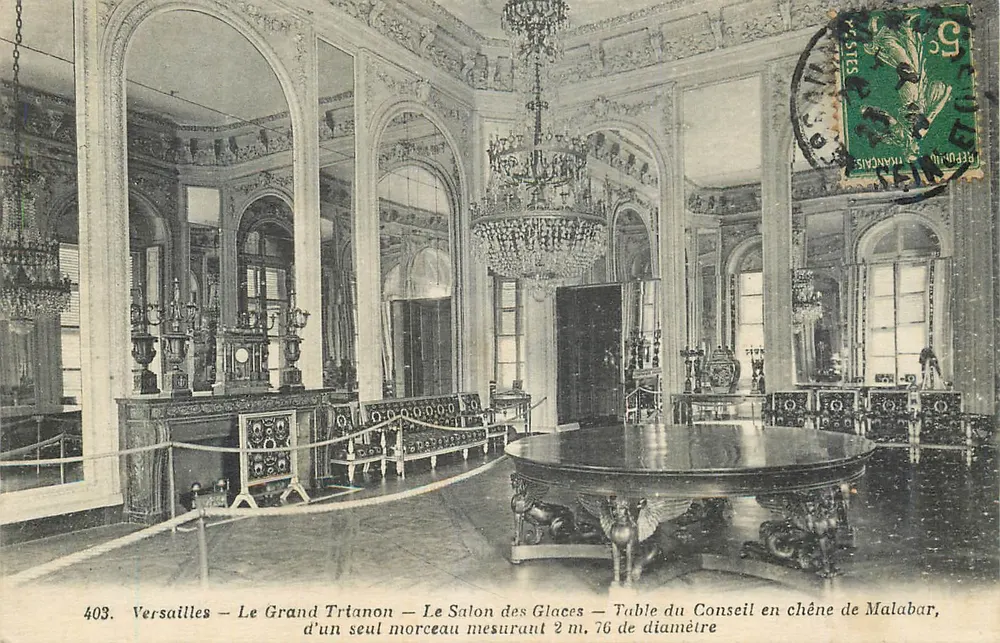 Versailles — Le Grand Trianon — Le Salon des Glaces — Table du Conseil en chêne de Malabar, d'un seul morceau mesurant 2 m. 76 de diamètre — Impr. Edia, Versailles - Recto