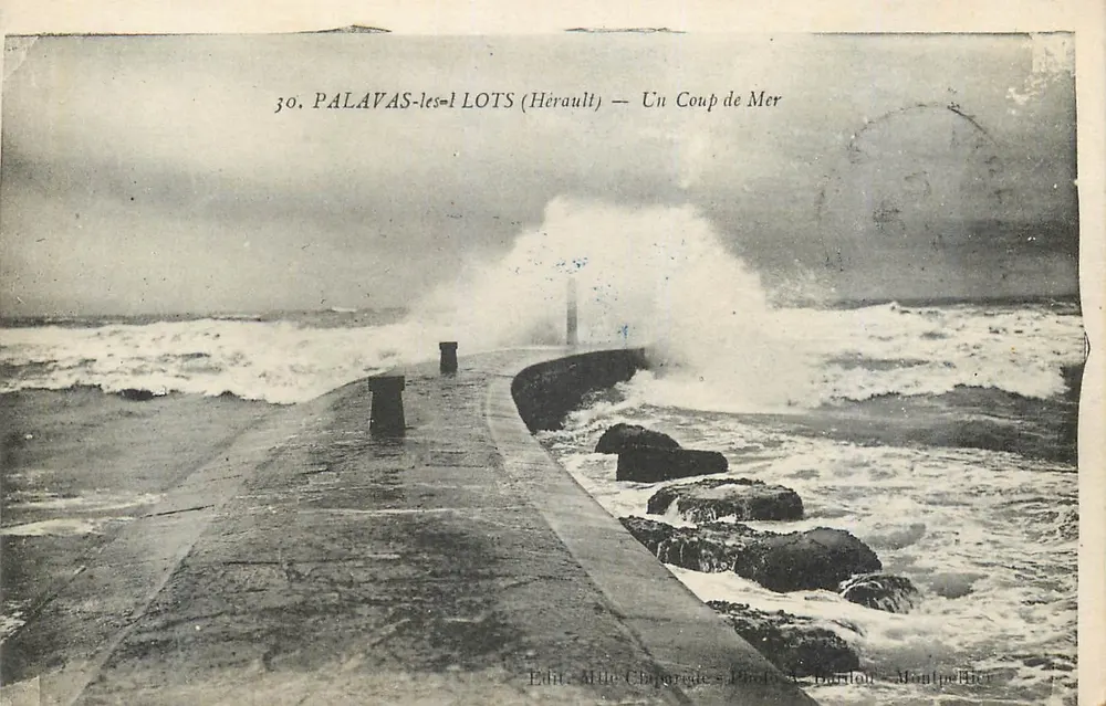 Palavas-les-Flots (Hérault) — Un Coup de Mer — Édit. Mlle Chaperon & Phot. Bardou - Montpellier - Recto