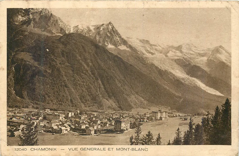 Chamonix — Algemene uitzicht en Mont-Blanc — n° 12040 - Voorkant