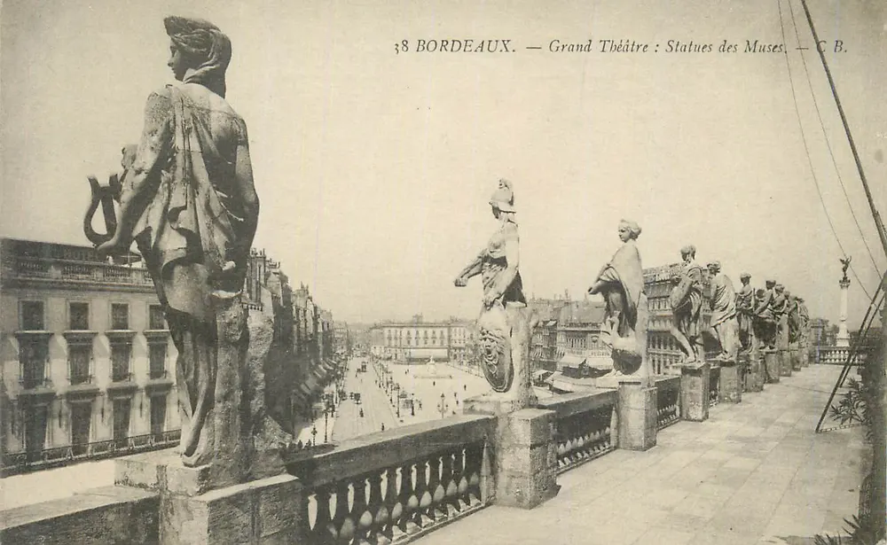 Bordeaux — Grand Théâtre : Statues des Muses — C.B. - Recto
