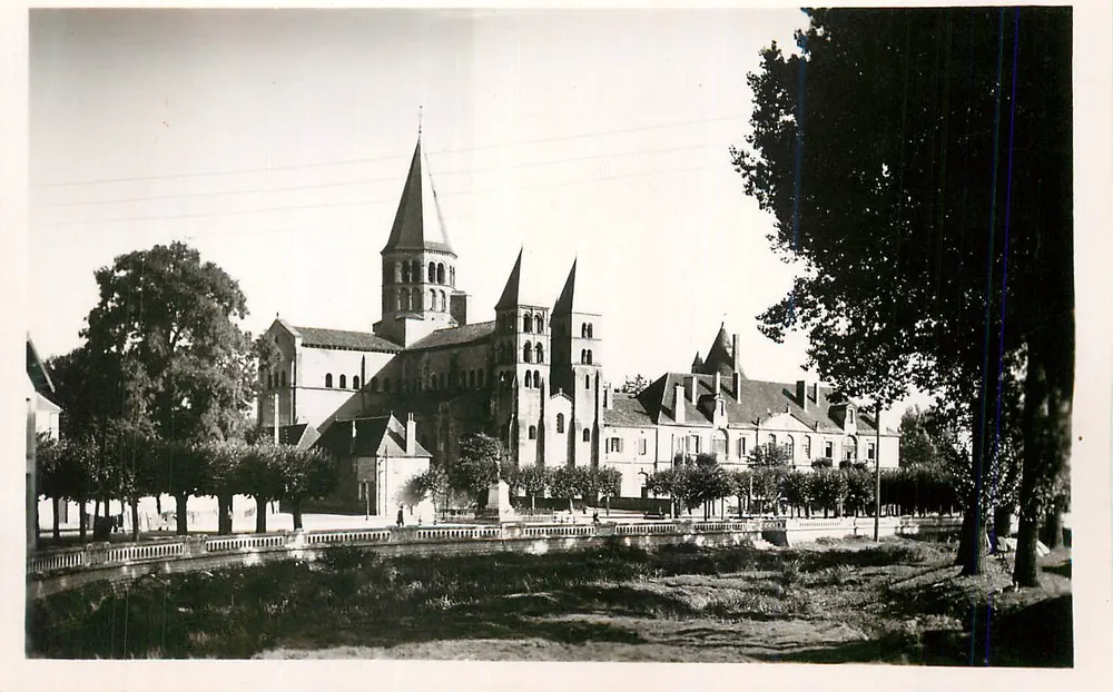 Paray-le-Monial — a Basílica — editor Pasquier, Paris - Frente