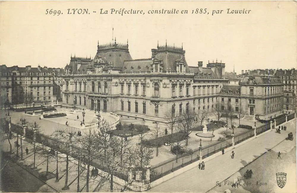 LYON. — A Prefeitura, construída em 1885, por Louvier — S. Farret édit. Lyon, n° 5699 - Frente