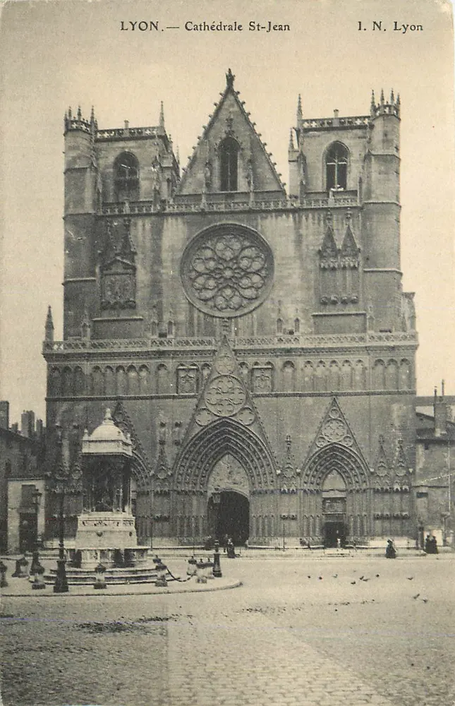 LYON — Catedral de São João — I. N. Lyon - Frente