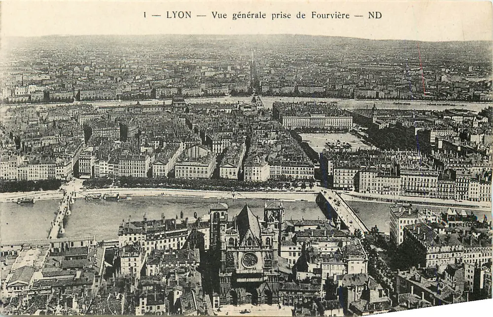 LYON — Vista geral tirada de Fourvière — ND - Frente