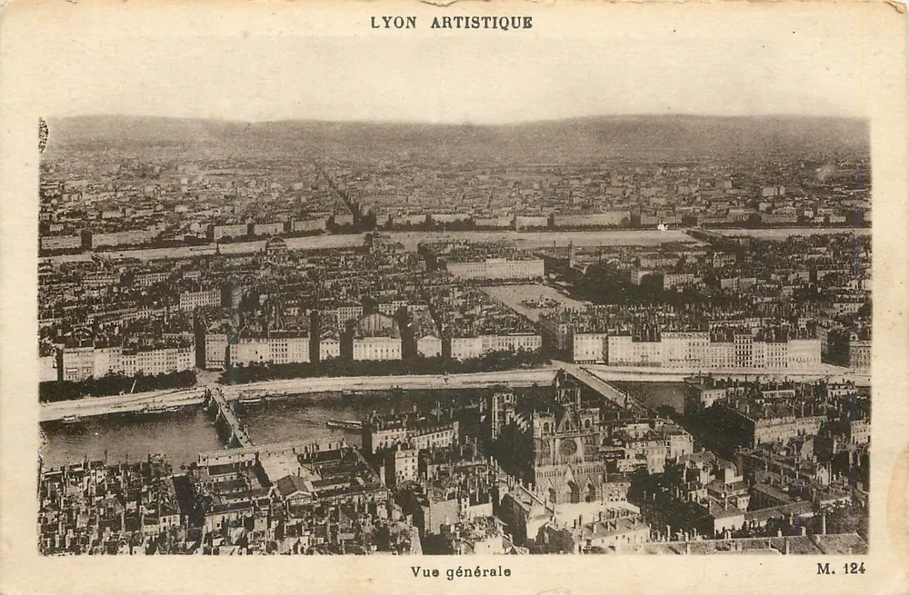 Lyon Artistique — Vue générale — Édition Monussy, Lyon, n° M. 124 - Frente