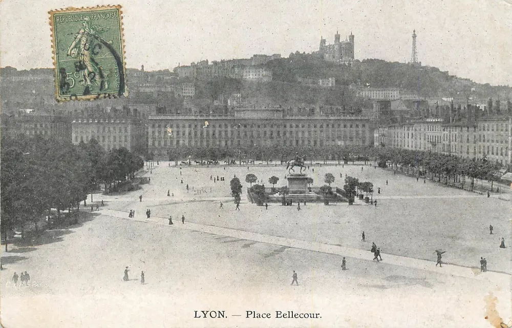 LYON — Praça Bellecour — editor C. P. Paris - Frente