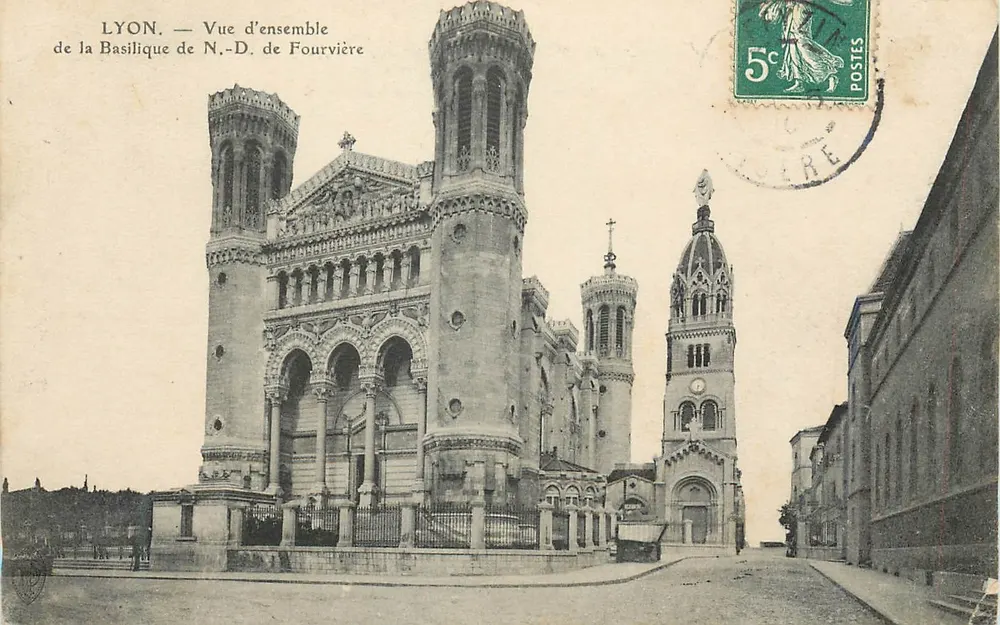 LYON — Vista panoramica della Basilica di Nostra Signora di Fourvière — editore non visibile - Recto