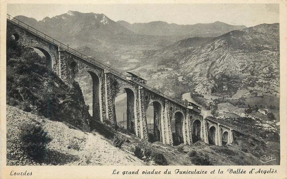 Lourdes — Der große Viadukt des Funiculars und die Tal der Argelès — Cie des Arts Photographiques, Paris - Vorderseite