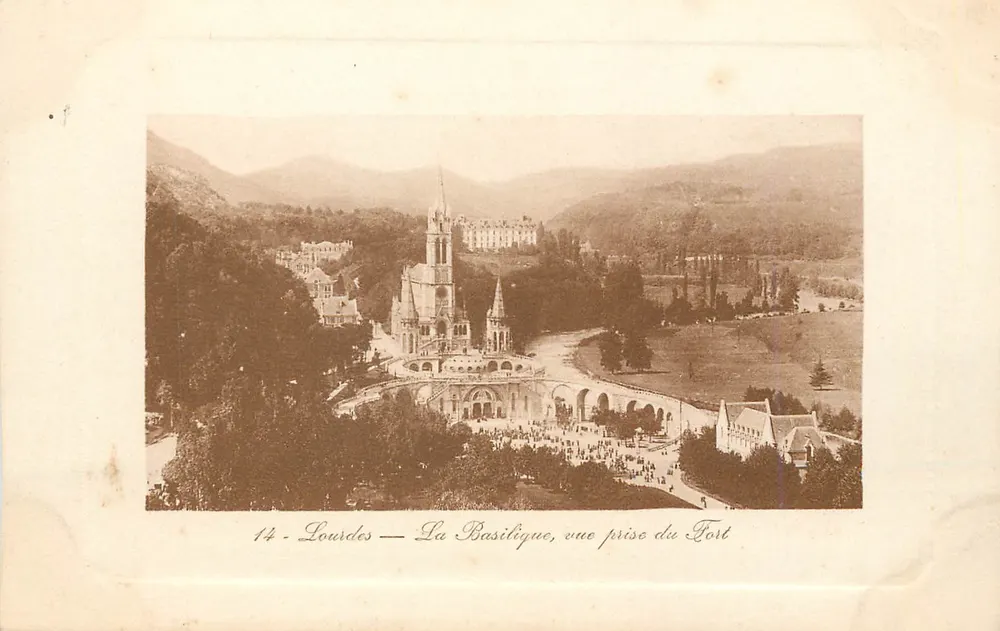 Lourdes — La Basilique, vue prise du Fort — Département 65 - Recto