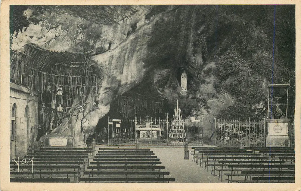 Gruta milagrosa de Lourdes — vista interna — editor YAM - Frente