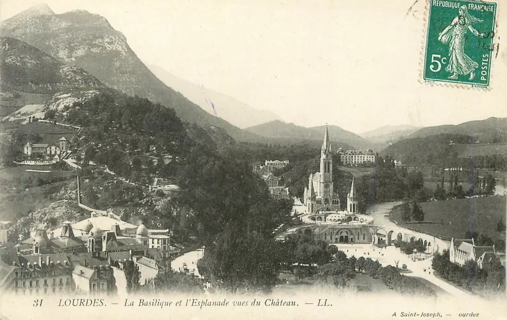 LOURDES — La Basilique et l'Esplanade vues du Château — LL. - Recto