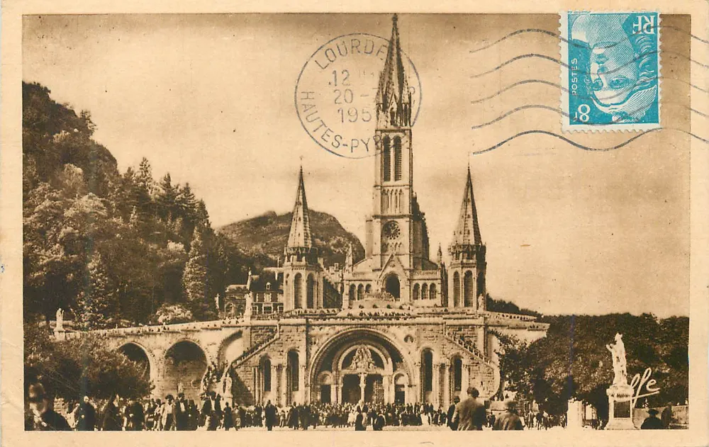Lourdes — A Basílica e a Esplanada — Edições «Pyrénées-Océan», Toulouse - Frente