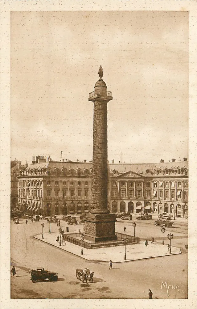 Place Vendôme — Colonne Vendôme avec statue de Napoléon — Mona - Recto
