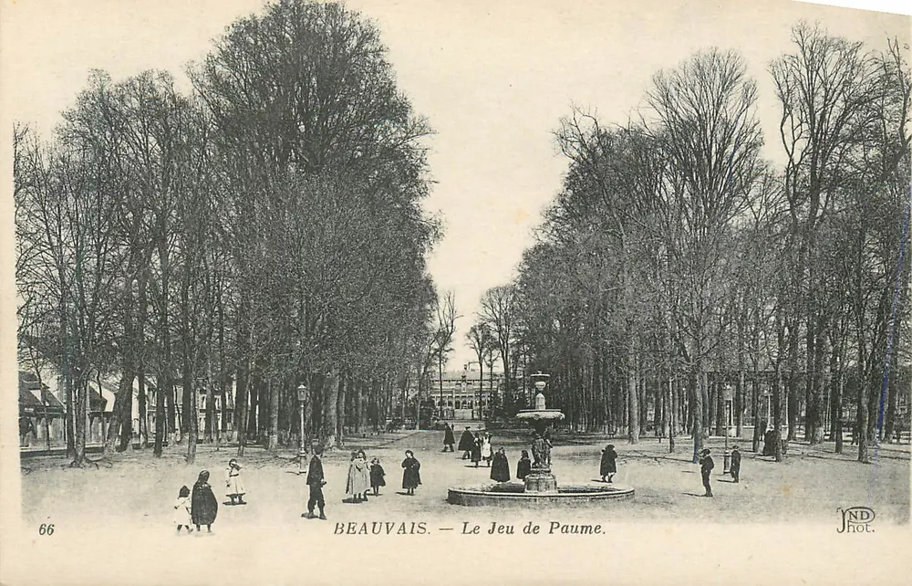 Beauvais — Het Balspel — Fot. JND - Voorkant