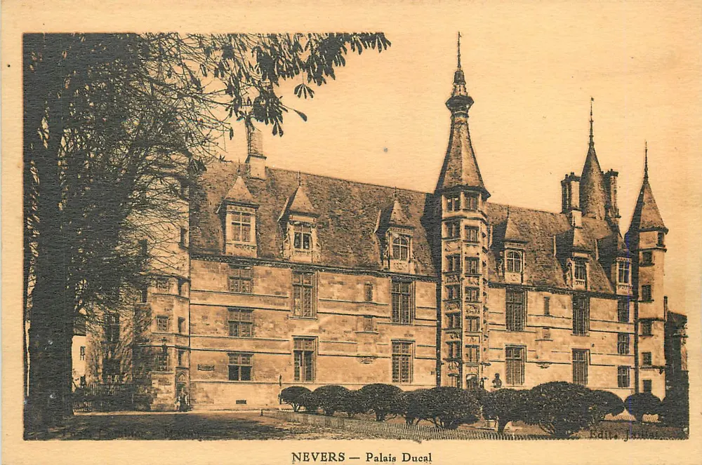 Nevers — Palácio Ducal — Salts, J. (editor) - Frente