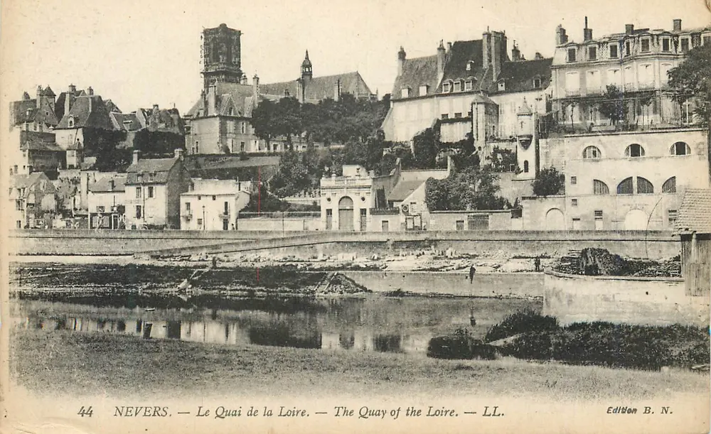 Nevers — O Quai da Loire — Edição B. N. n° 44 - Frente