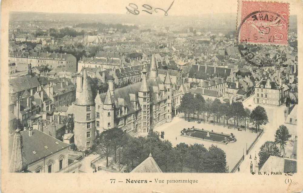 Nevers — Vista panorâmica — B. F., Paris (1) - Frente