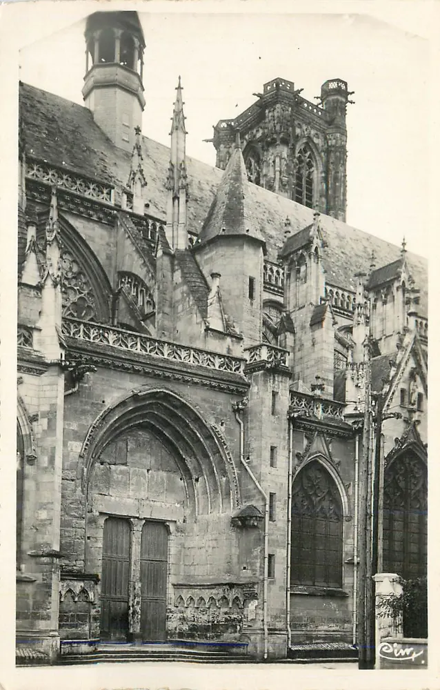 Nevers (Nièvre) - De Kathedraal, Noordpoort — Foto Combier Macon - Voorkant
