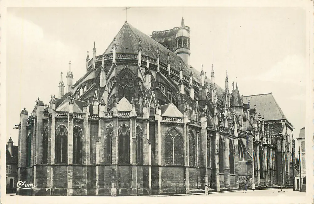 Nevers (Nièvre) — A Catedral de São Ciro — Visão geral — Editor Combiér Macon - Frente