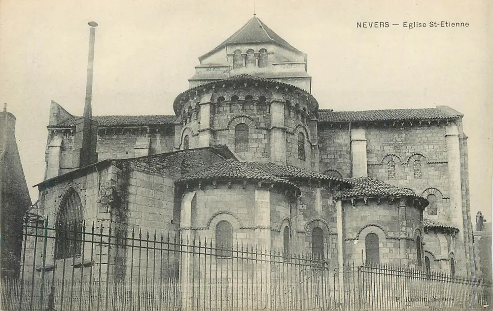 Nevers — Igreja de São Etienne — F. Roblia, Nevers - Frente
