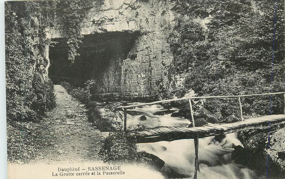 Dauphiné — Sassenage — Die Quadratische Höhle und die Brücke - Vorderseite