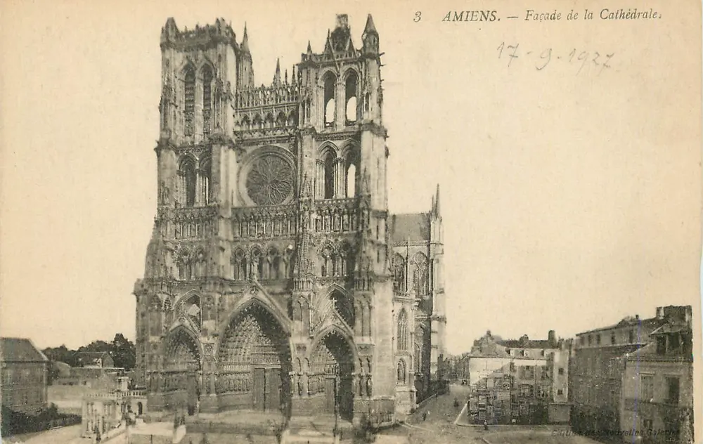 Amiens — Fachada da Catedral — Editor: C. G. G. (n°3) - Frente