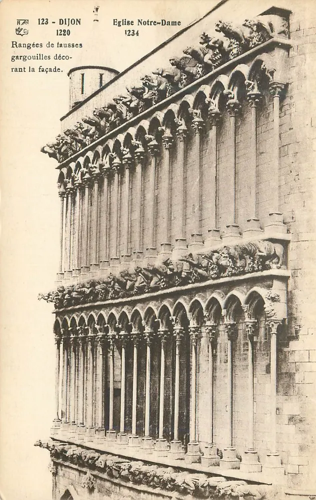 Dijon — Igreja de Nossa Senhora — Fileiras de fálsicas gargalhadas decorando a fachada — Editor R.G. n°123-1234 - Frente