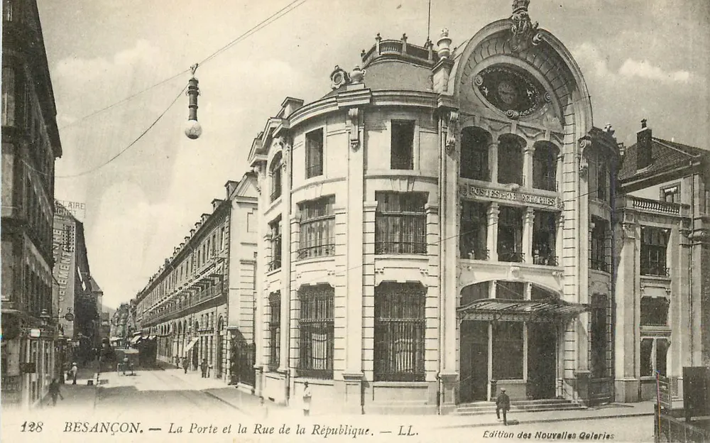 Besançon — Die Pforte und die Rue de la République — Édition des Nouvelles Galeries - Vorderseite