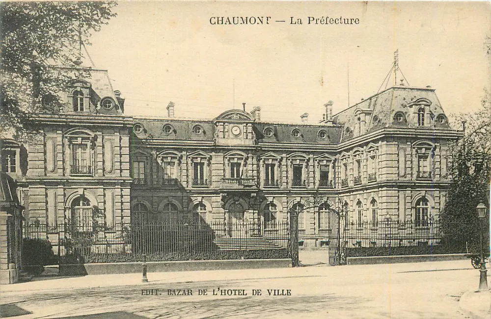 Chaumont — A Prefeitura — Édit. Bazar de l'Hôtel de Ville - Frente