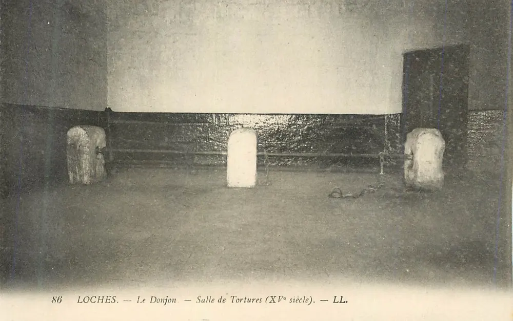Loches — Le Donjon — Salle de Tortures (XVe siècle) — LL. - Recto