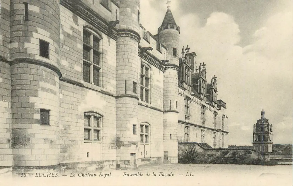 Loches — O Castelo Real — Conjunto da Fachada — LL. - Frente