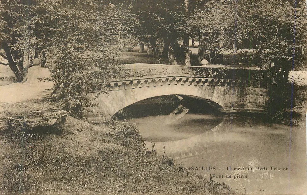 Versailles — Hameau du Petit Trianon — Pont de pierre - Recto