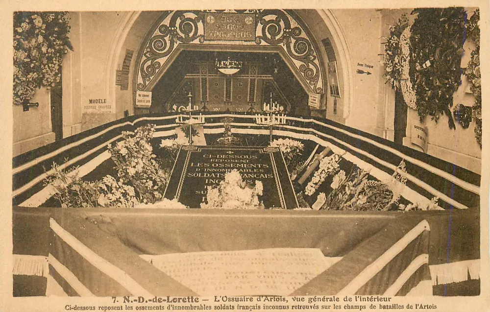 N.-D.-de-Lorette — L'Ossuaire d'Artois, vue générale de l'intérieur — Éditions Fauchoir, Pétiure - Recto