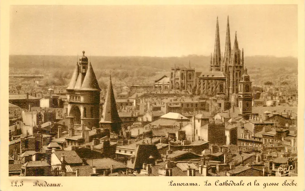 Bordeaux. Lanorama. Die Kathedrale und die große Glocke - Vorderseite