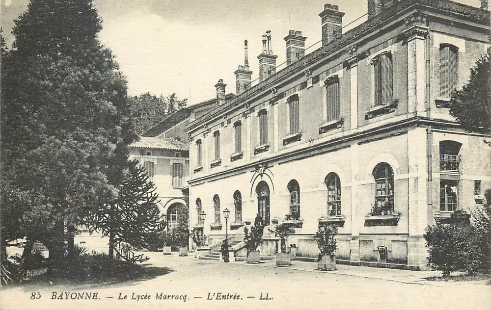 Bayonne — Il Liceo Marracq — L'ingresso — LL. - Recto