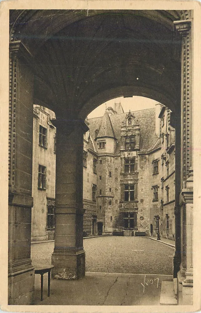 Pau — Der Portikus und der Ehrenhof (Detail) — Edition d'Art YVON - Vorderseite