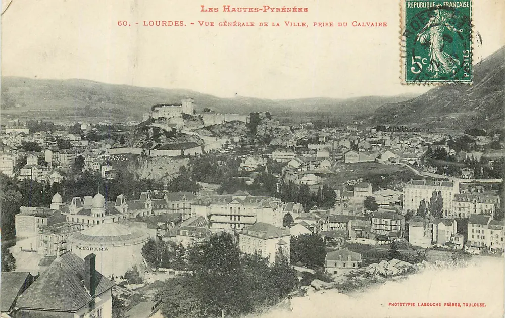Lourdes — Allgemeiner Blick auf die Stadt, vom Calvary aus — Phototypie Labouche Frères, Toulouse - Vorderseite