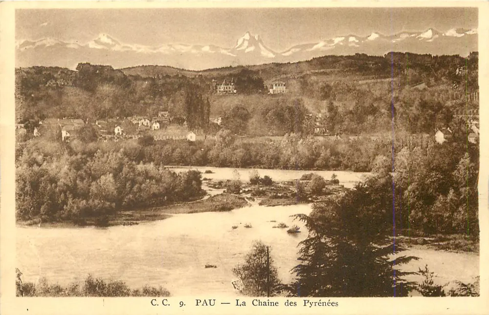 Pau — A Cadeia dos Pirineus — C.C. 9 — Editor Carrache, Pau - Frente