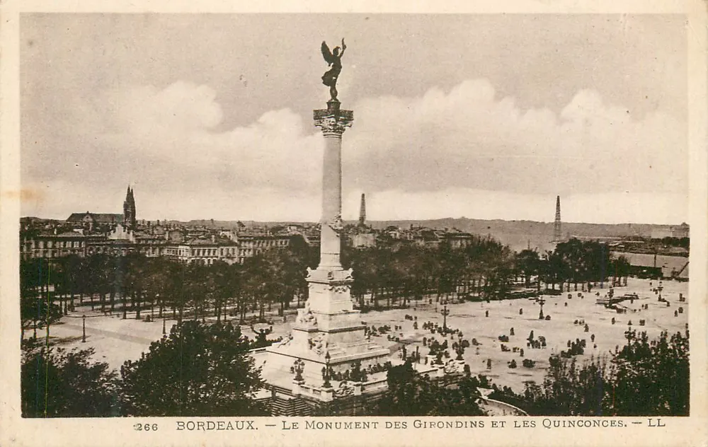 Bordeaux — Le Monument des Girondins et les Quinconces — LL - Recto