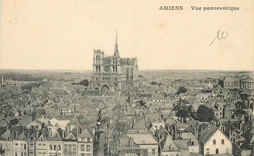 Amiens — Vista panorâmica — Edição E. Régnaut, Amiens - Frente