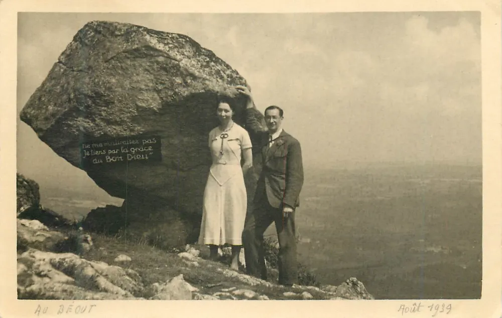 Au Déout — couple devant le rocher — datée Août 1939 - Recto