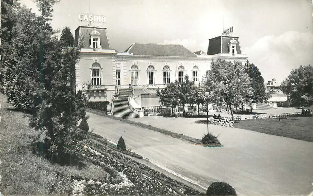 Bagnères-de-Bigorre — Le Casino — Editor LUXE, n° 10.040 - Frente