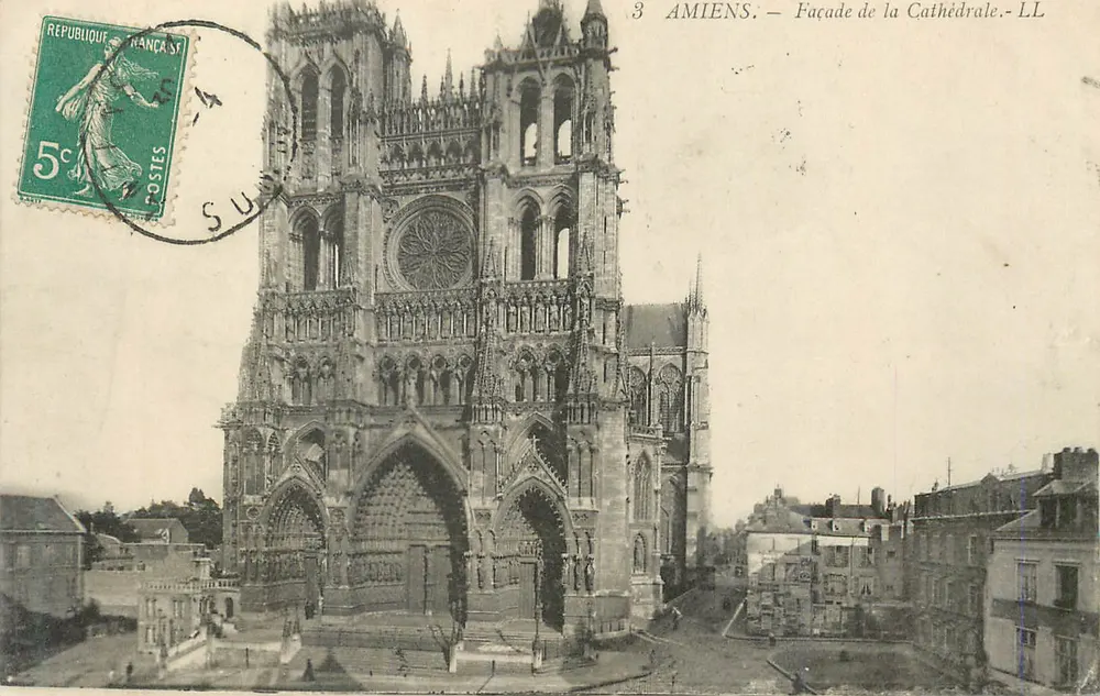 Amiens — Fachada da Catedral — LL - Frente